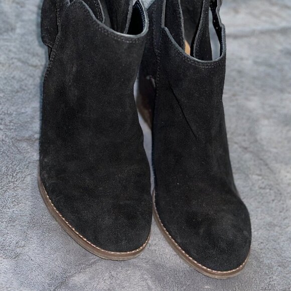 Black Cutout Suede Booties With Buckle Close Toe Lucky Brand Women's Size 8.5 - Picture 2 of 10